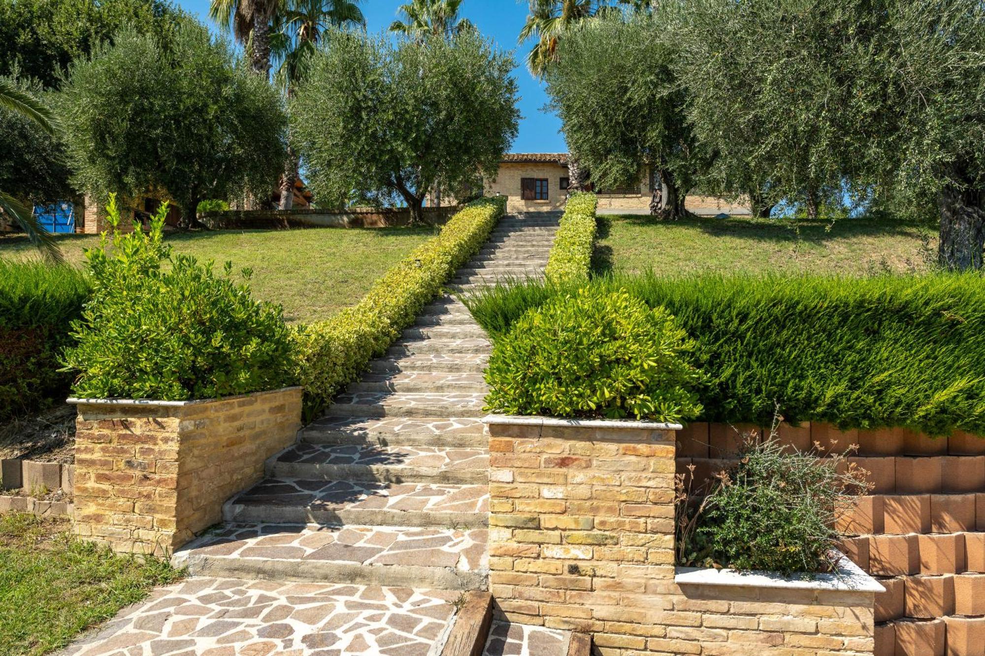 Villa Iulia - Vibra Controguerra Екстер'єр фото